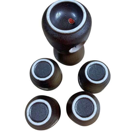 Japanese Sake Set Made in Japan Excellent Condition Set of 4 Cups With 1 Bottle - Picture 4 of 6